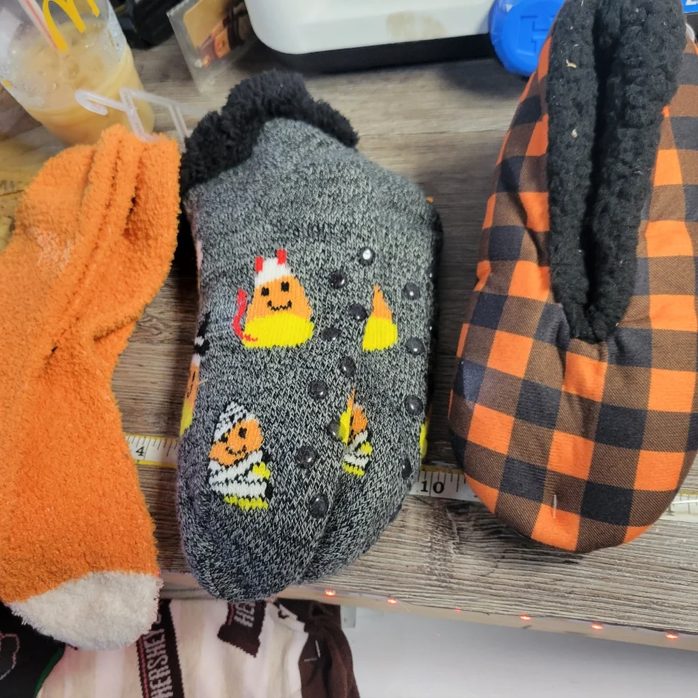 4 Pair NEW Women's Halloween Socks Fuzzy‎ Grippy Slippers A53